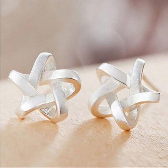 Luxe solid 925 sterling sliver star design rhinestone stud earrings - Picture 3 of 5